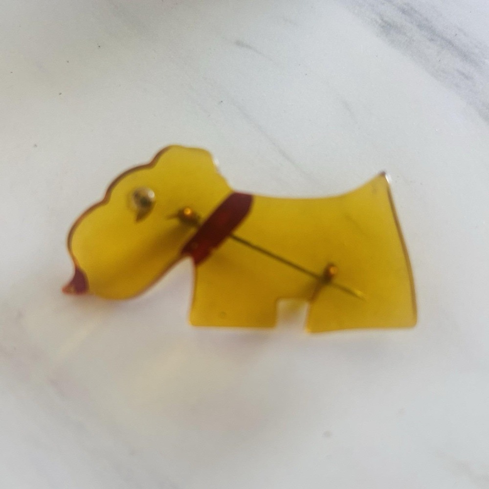 Vintage Butterscotch Bakelite Scotty Dog Brooch Pin Red Collar & Nose Art Deco - Picture 2 of 11